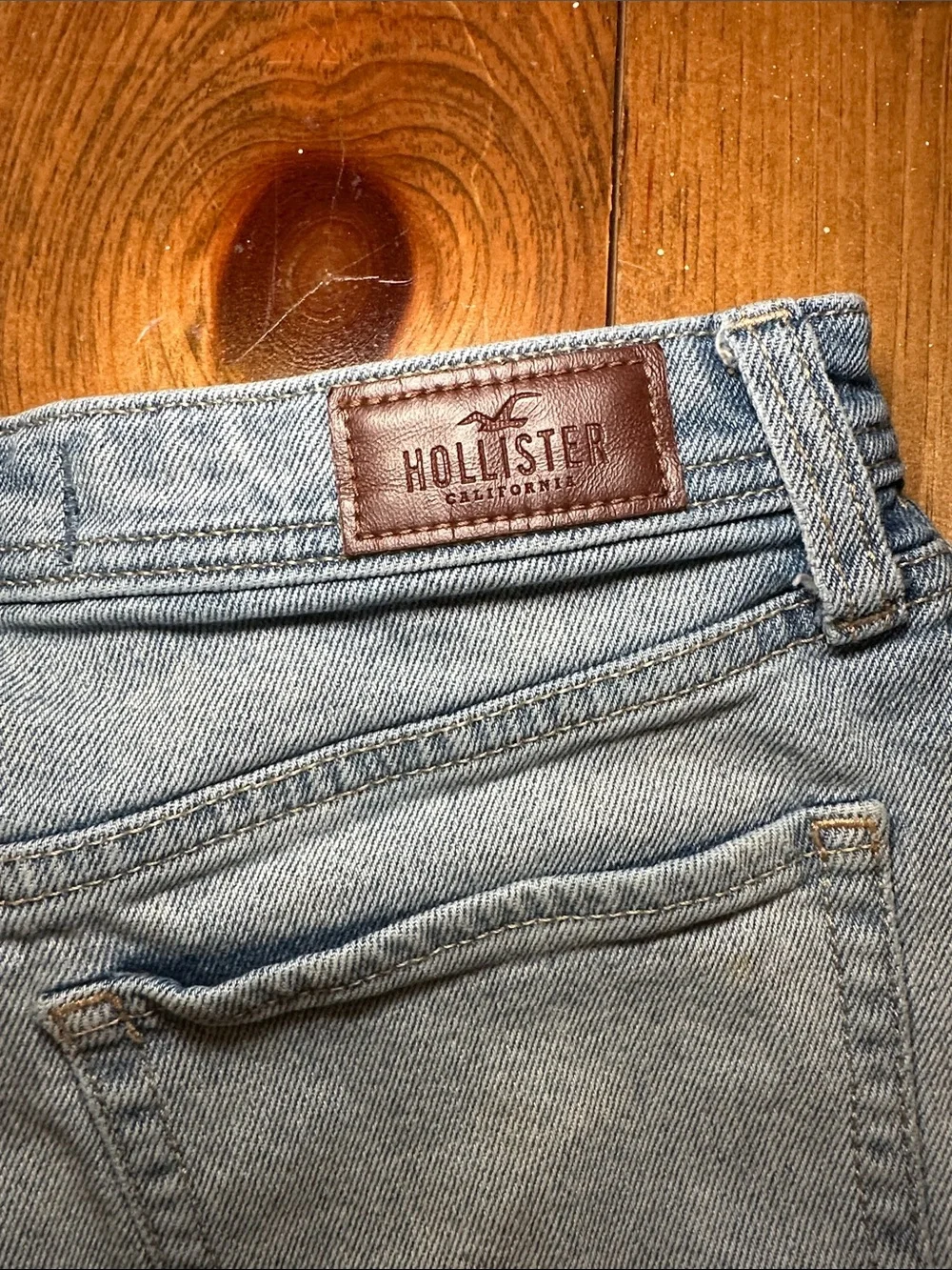 Hollister Two Tone Ultra High Rise Mom Shorts - Picture 3 of 7